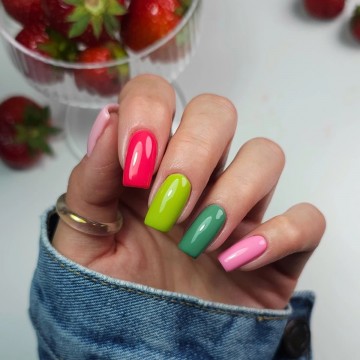 Гел лак 374 Strawberry Red Hi Hybrid